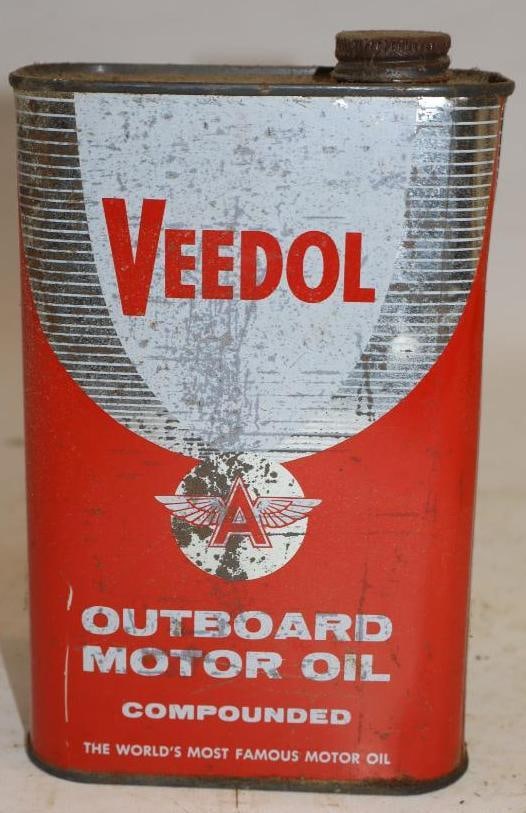Veedol Metal One Quart Outboard Oil Can: 4.5" x 2.25" x 7.5"