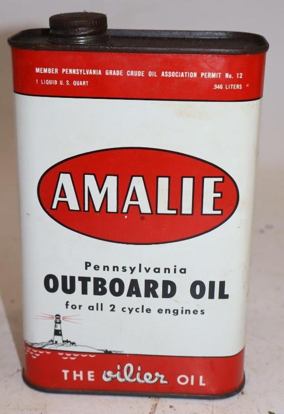 Amalie Metal One Quart Outboard Oil Can: 4.5" x 2.25" x 7.5"