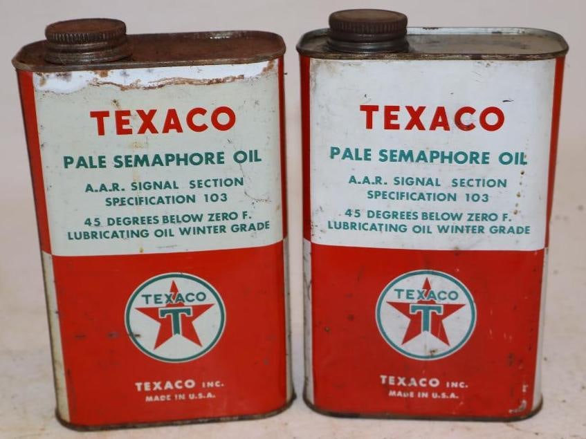 Group of 2 Texaco Pale Semaphore Metal One Quart Oil Cans (1 of 2)