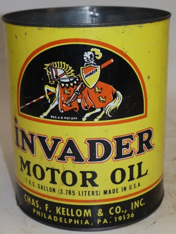 Invader One Gallon Metal Oil Can: Missing top lid. 6.5" x 6.5"x 7.75"