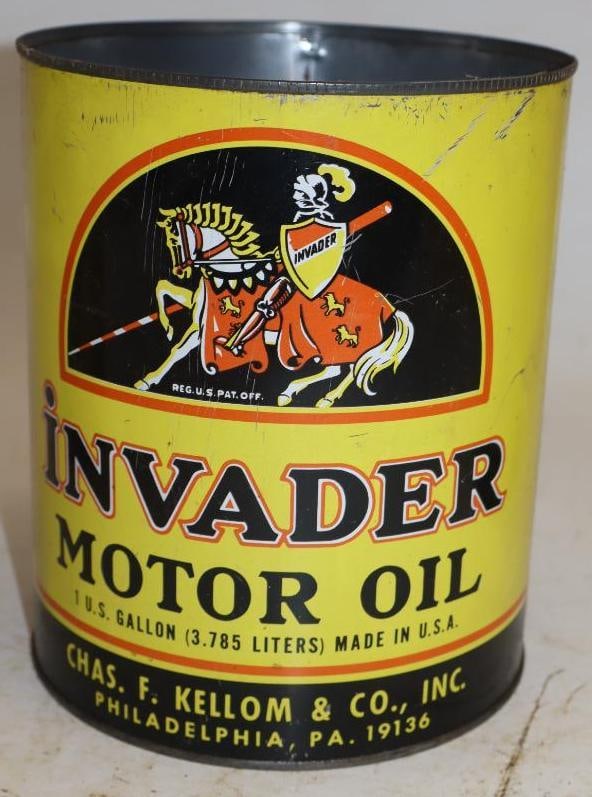 Invader One Gallon Metal Oil Can: Missing top lid. 6.5" x 6.5"x 7.75"