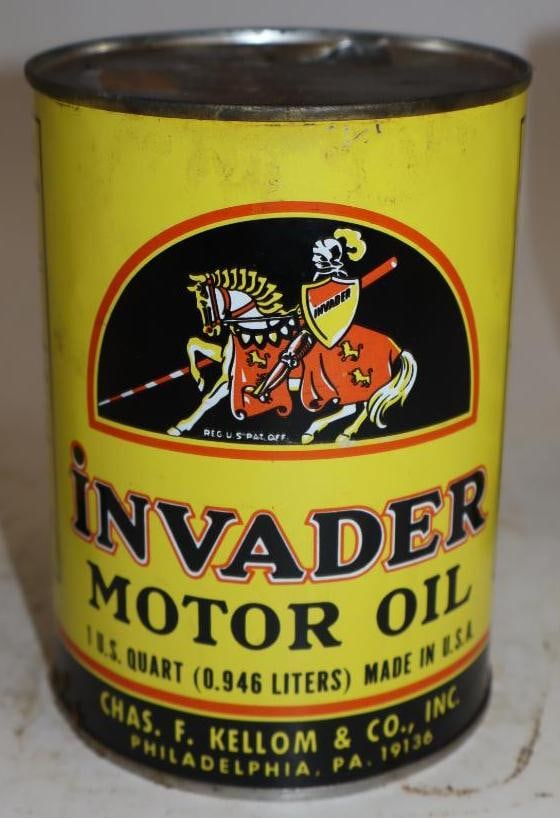 Invader HDX One Quart Metal Oil Can: Empty. Has solder seam. 32oz