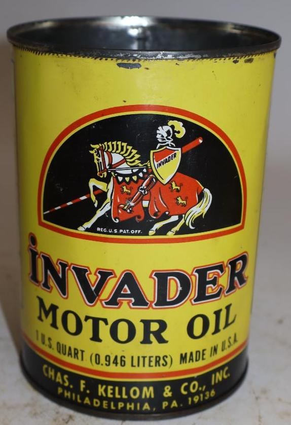 Invader HDX One Quart Metal Oil Can: Empty. Missing top lid. Has solder seam. 32oz