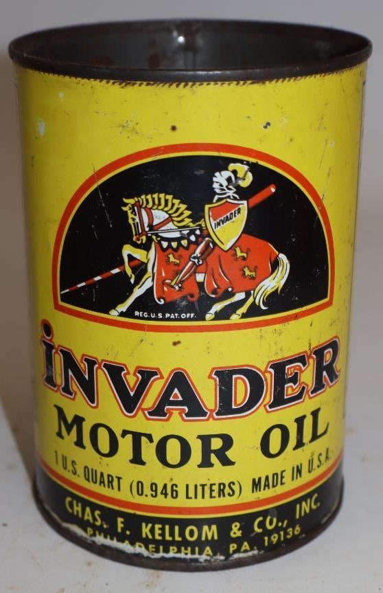 Invader HDX One Quart Metal Oil Can: Empty. Missing top lid. Has solder seam. 32oz