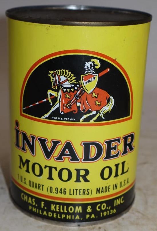 Invader One Quart Metal Oil Can: Full. 32oz