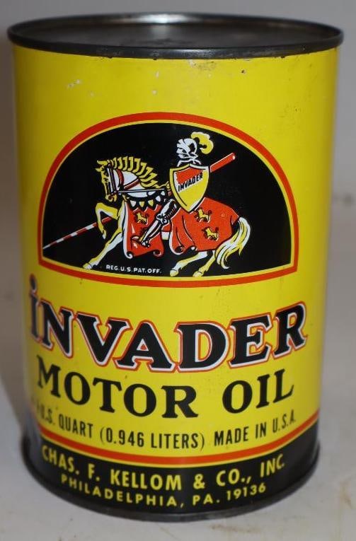 Invader One Quart Metal Oil Can: Full. 32oz