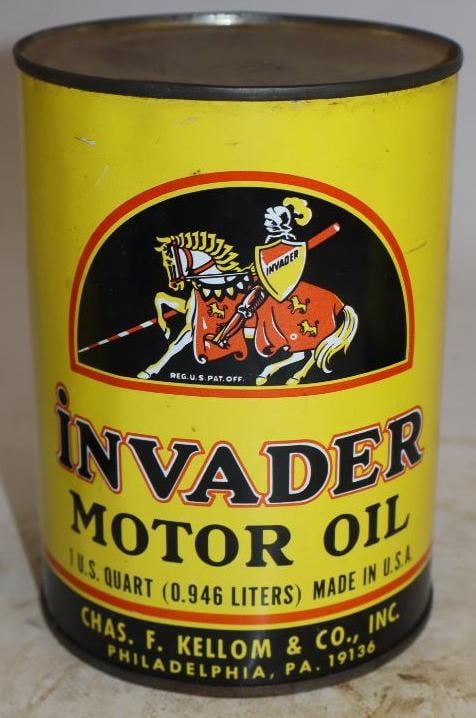Invader One Quart Metal Oil Can: Full. 32oz
