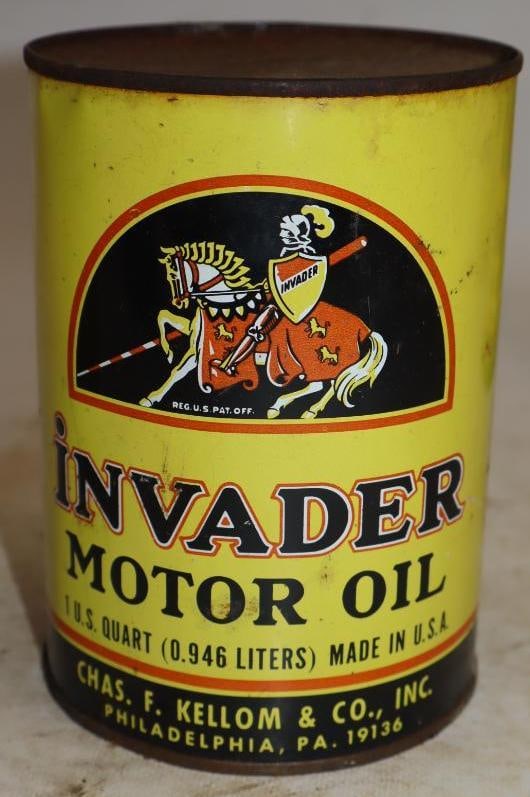 Invader Dual HD One Quart Metal Oil Can: Full. 32oz