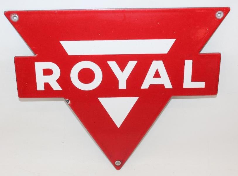 Conoco Royal SSP Porcelain Gas Pump Plate Sign: This sign has good color and gloss with only minor wear. There is one small chip on the left edge. This sign measures 10" x 8.5" and is graded a 9.
