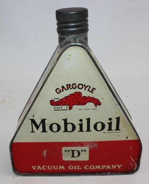 Socony-Vacuum Gargoyle Mobiloil "D" One Liter Triangle Outboard Oil Can (1 of 11)