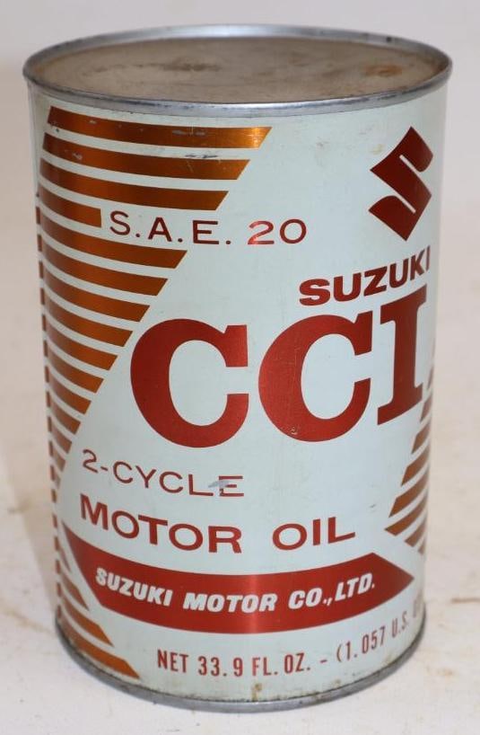 Suzuki CCI Two Cycle One Quart Metal Oil Can: Empty. 4" x 4" x 5.5"