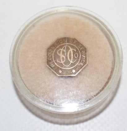 Standard Oil Company Recognition of Service Pin Back Badge: 0.5" x 0.5"