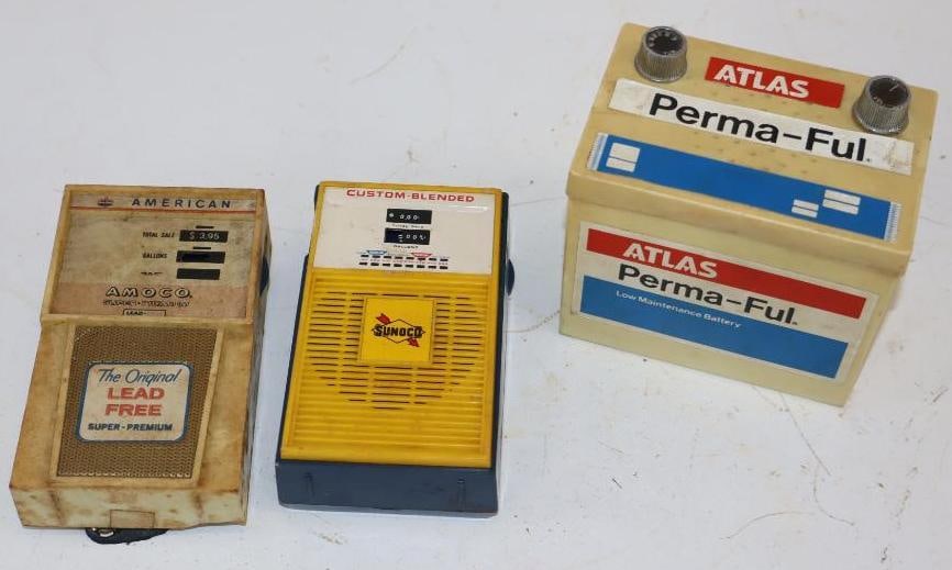 Group of 3 Amoco, Sunoco, & Atlas Gas Pump & Battery Shaped Transistor Radios: 4" x 3" x 3.5"