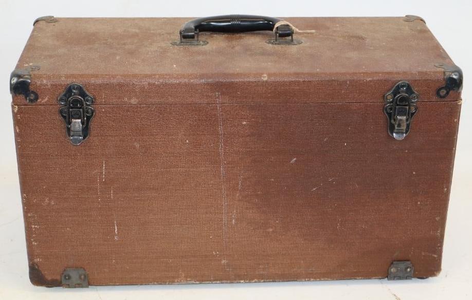 Standard Four One Gallon Home Garden and Lawn Salesmans Sample Case: 19.25" x 8" x 11"