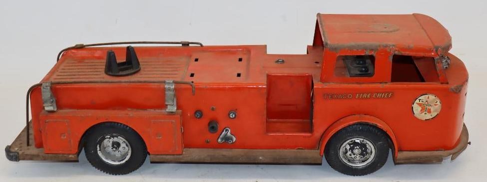 AMF Wen-Mac Corp Texaco Advertising Fire Chief Toy Truck (1 of 3)