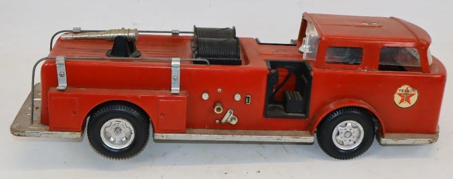 AMF Wen-Mac Corp Texaco Advertising Fire Chief Toy Truck (1 of 3)