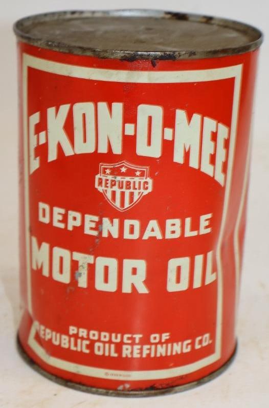 Republic E-Kon-O-Mee One Quart Metal Oil Can: Empty. 4" x 4" x 5.5"