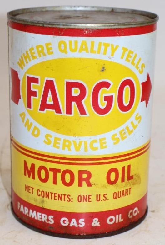 Fargo One Quart Metal Oil Can: Empty. 4" x 4" x 5.5"
