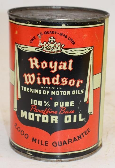 Royal Windsor One Quart Metal Oil Can: Empty. 4" x 4" x 5.5"
