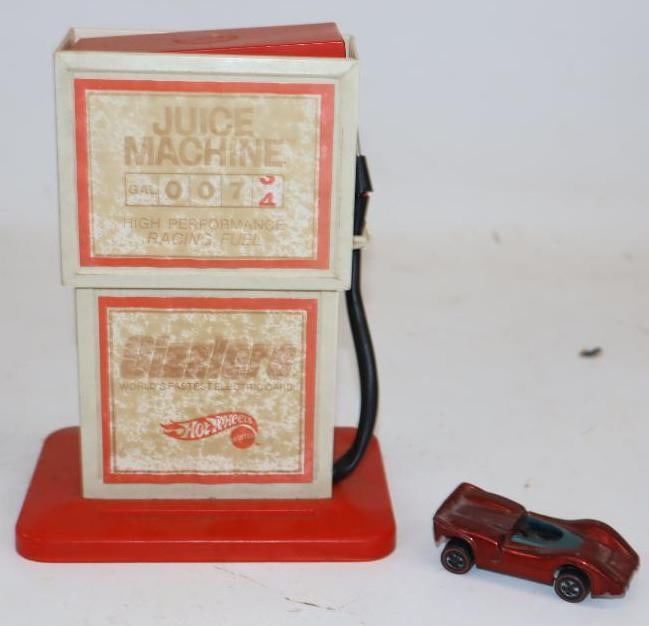 Group of 2 Hot Wheels Sizzlers Gas Pump Juice Machine & 1969 Red Line Mclaren M6A (1 of 3)