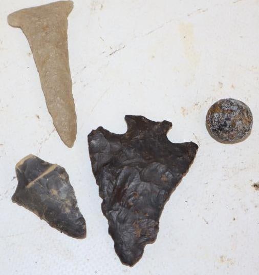 Group of 4 Arrowheads & Musketball Artifacts: Largest is 1.5" x 2.25"