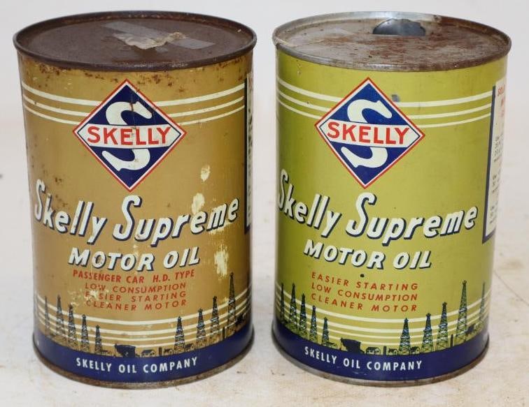 Group of 2 Skelly Supreme One Quart Metal Oil Cans: Empty. 4" x 4" x 5.5" each