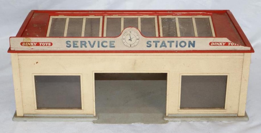 Dinky Plastic Service Station Toy: 13" x 7" x 5.5"
