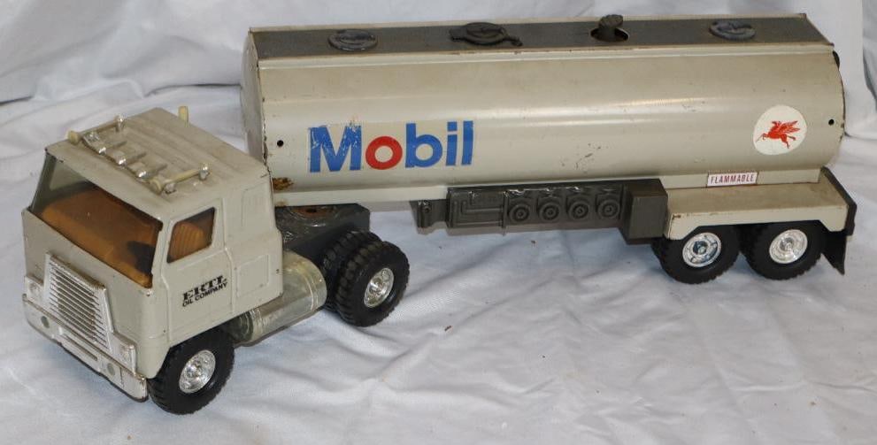 Ertl Mobiloil Toy Tanker Truck: 22" x 6" x 6"