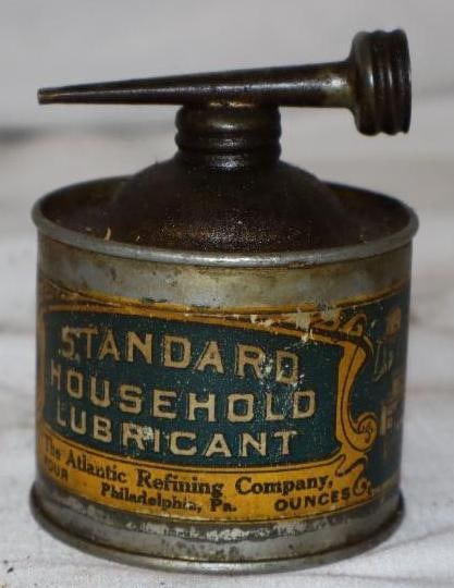 Standard Oil Round Handy Oiler Can: 4 oz