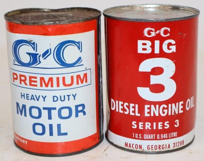 Group of 2 Different Georgia Carolina Oil Metal One Quart Oil Cans: Empty. 32oz each