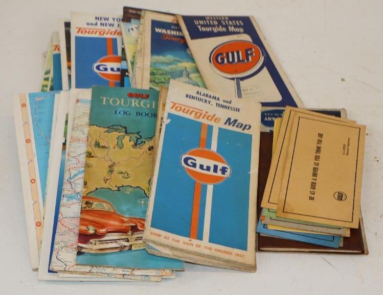 Group of 32 Gulf Gas Station Road Maps and Gas Station Message Cards: Largest is 9x4
