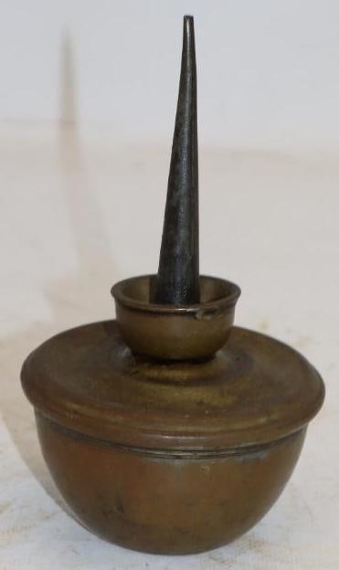 Unique Brass Thumb Oiler Can (1 of 2)