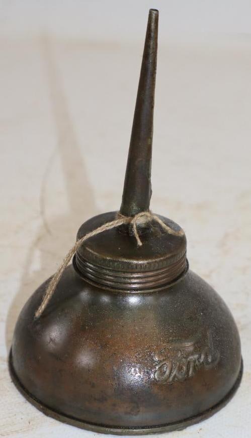 Ford Script Model T Thumb Oiler Can (1 of 2)