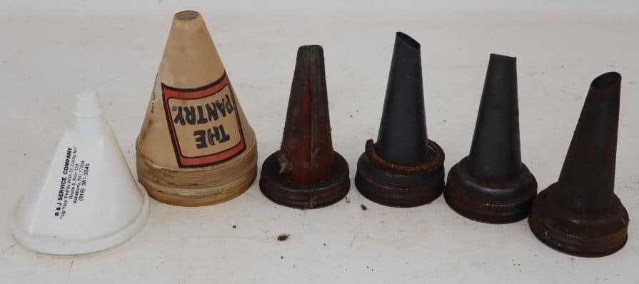 Group of 30 The Pantry Paper Advertising Funnels and Bulk Oil Jar Lids (1 of 4)