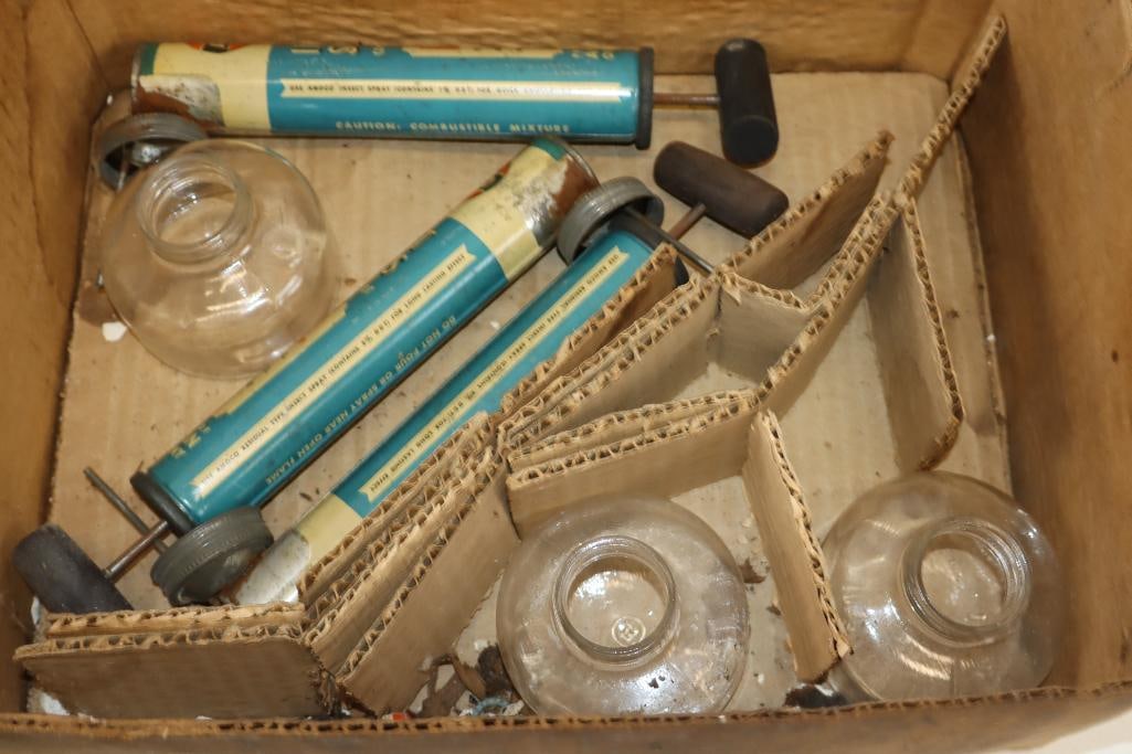 Group of 3 Amoco Insect Sprayer Cans with Glass Jars in Original Box (1 of 6)