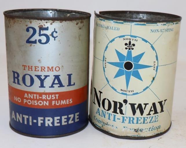Group of 2 Nor'Way and Thermo Royal Metal One Quart Oil Cans: Thermo is missing top lid. Nor'Way is missing both lids, solder seam is cut. Empty. 4" x 4" x 5.5" each