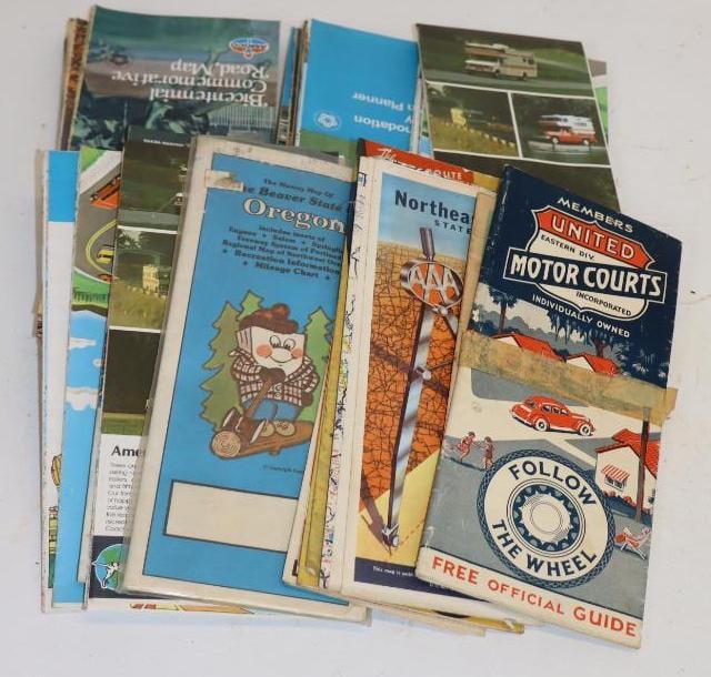 Group of 31 Gas Station Maps & Points of Interest Brochures (1 of 4)