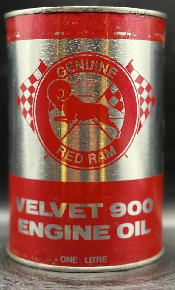 Red Ram Velvet 900 1 Liter: Metal, empty, overall great condition