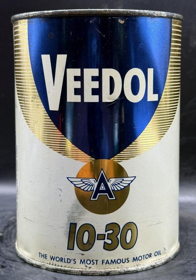 Veedol White/Blue Motor Oil One Quart Oil Can: Metal, Empty, no bottom, great conditon overall