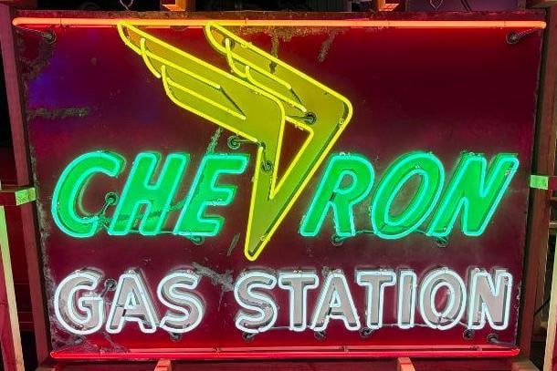 Chevron with Wings Gas Station Neon Light Up SSP Porcelain Advertising Sign (1 of 20)