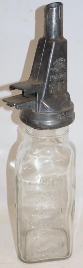 Socony-Vacuum Gargoyle Mobiloil "AF" Filpruf Diamond Shaped One Quart Glass Oil Bottle (1 of 9)