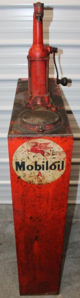 Bennett Mobiloil 'A' HD Lubester with Original Advertising Decal (1 of 7)