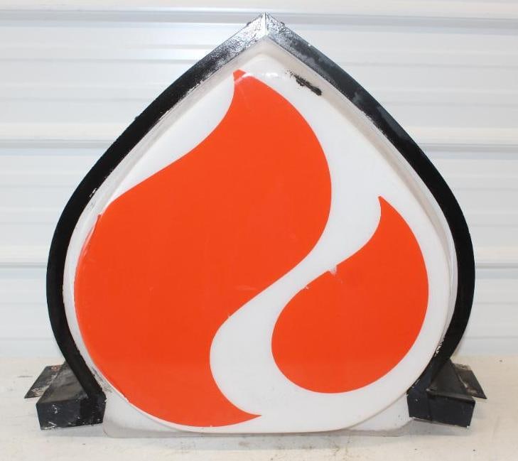 American Oil Plastic Flame Lenses with Metal Body (Black) Doublesided Torch Flame Light Up Gas: will not ship, pick up only 28" x 12" x 26" scratches in the red area on both sides