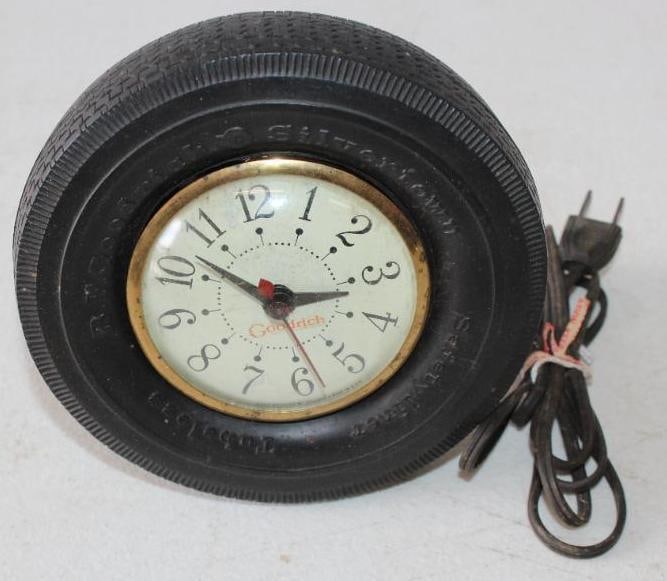 BF Goodrich Silver Town Advertising Tire Clock: 5.75x5.75x2.5 Does not Run