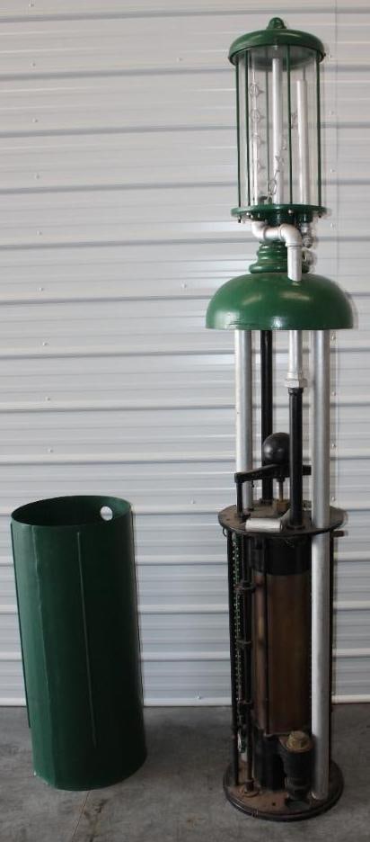 Gilbert and Barker Type 35 Model 1?.5 Gallon Visible Gas Pump (1 of 11)