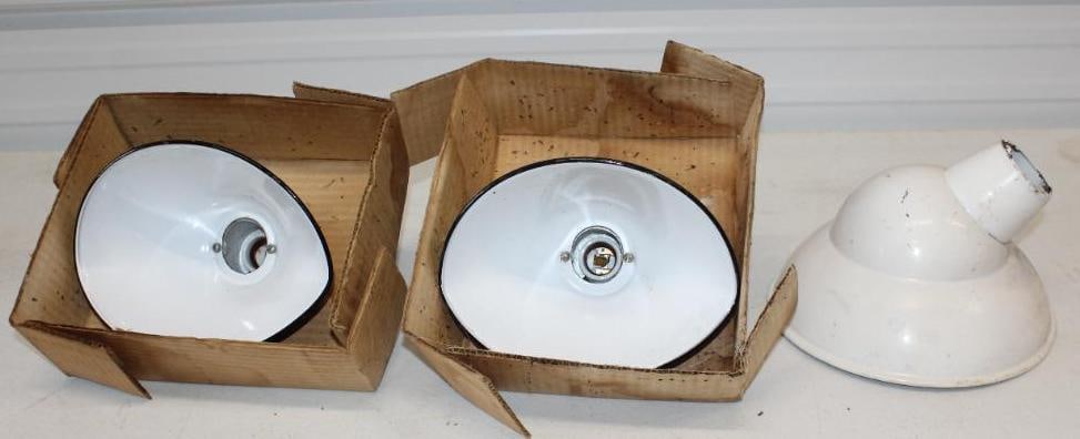Group of 3 Green & White Porcelain Lamp Shades (1 of 6)