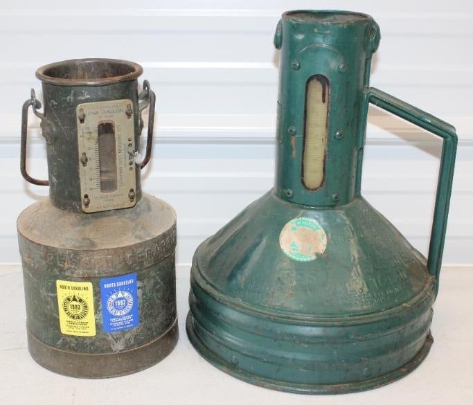 Group of 2 Ellisco & Test Measure 1 Gallon Bulk Oil Measuring Cans (1 of 8)