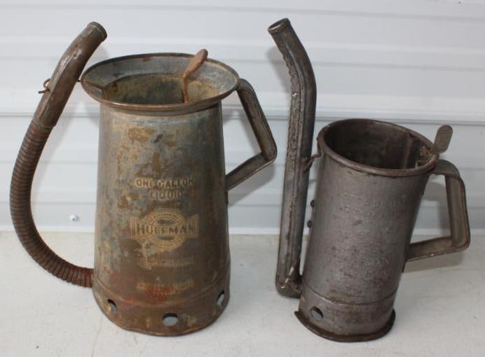 Group of 2 Huffman 1 Gallon and 1/2 Gallon Swing Spout Oil Cans (1 of 5)