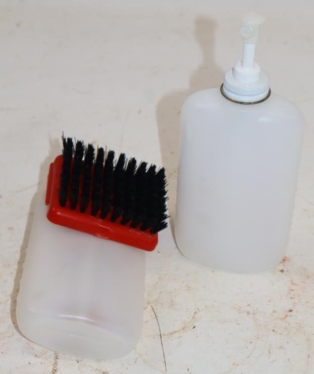 Group of 2 Shell Windshield Plastic Spray Bottles - 2
