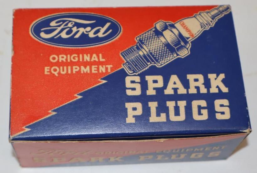 Group of 10 Ford Spark Plugs in Original Boxes & Display Carton (1 of 3)